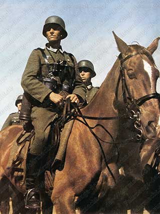 Pferd, Reiter, Kavallerie, Wehrmacht, historisches Farbfoto, Originalaufnahme